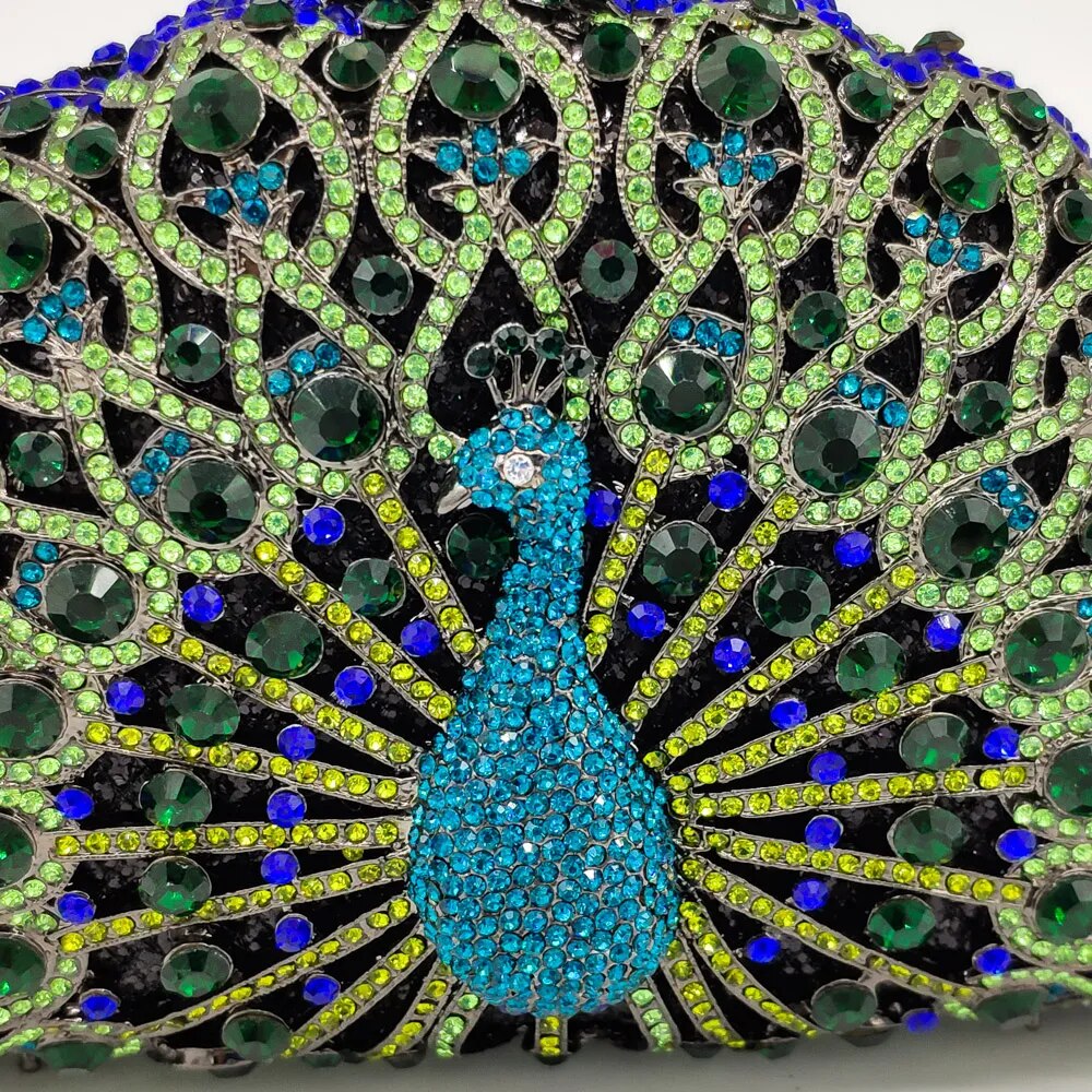 Kristall-Pfauen-Clutch: Eleganz trifft auf Funkeln!