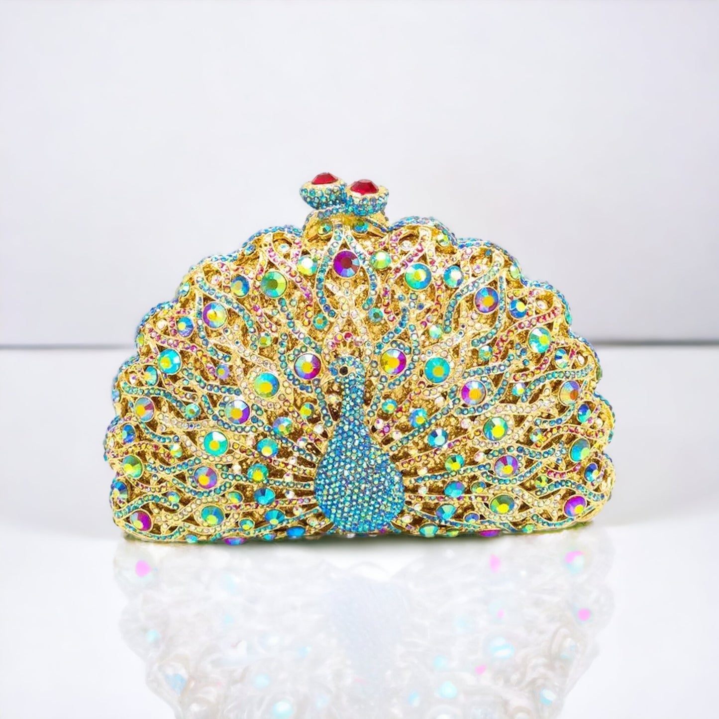 Kristall-Pfauen-Clutch: Eleganz trifft auf Funkeln!