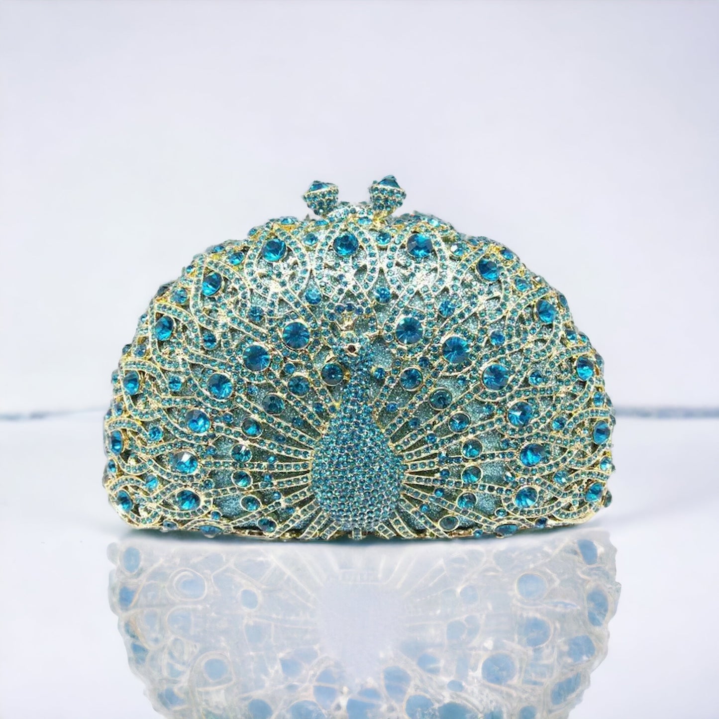 Kristall-Pfauen-Clutch: Eleganz trifft auf Funkeln!