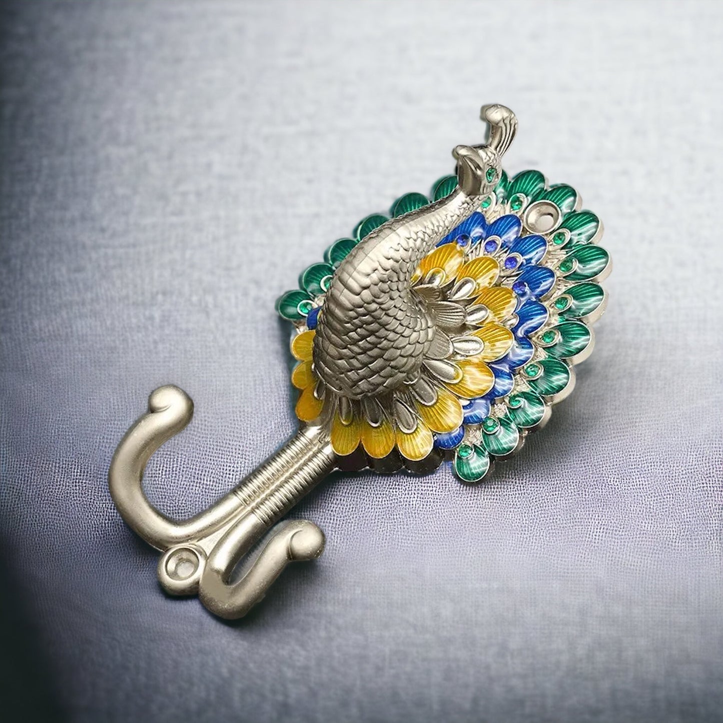 Porte-rideaux paon rétro : des accents élégants pour votre maison !