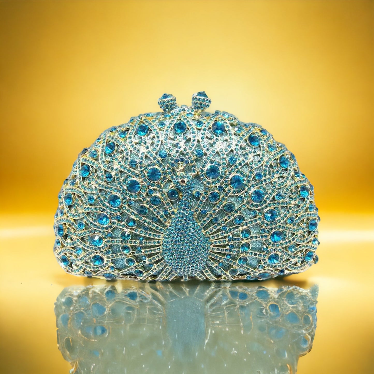 Kristall-Pfauen-Clutch: Eleganz trifft auf Funkeln!