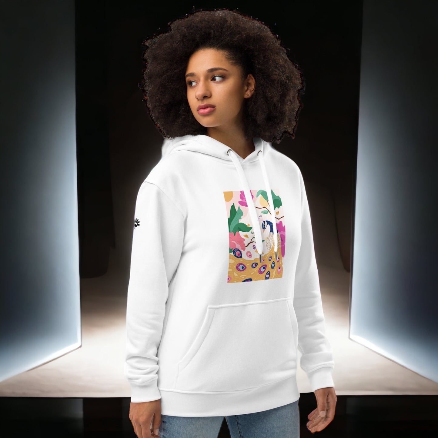 Öko-Kapuzenpullover mit exklusivem Pfauen-Print: Nachhaltigkeit trifft Stil