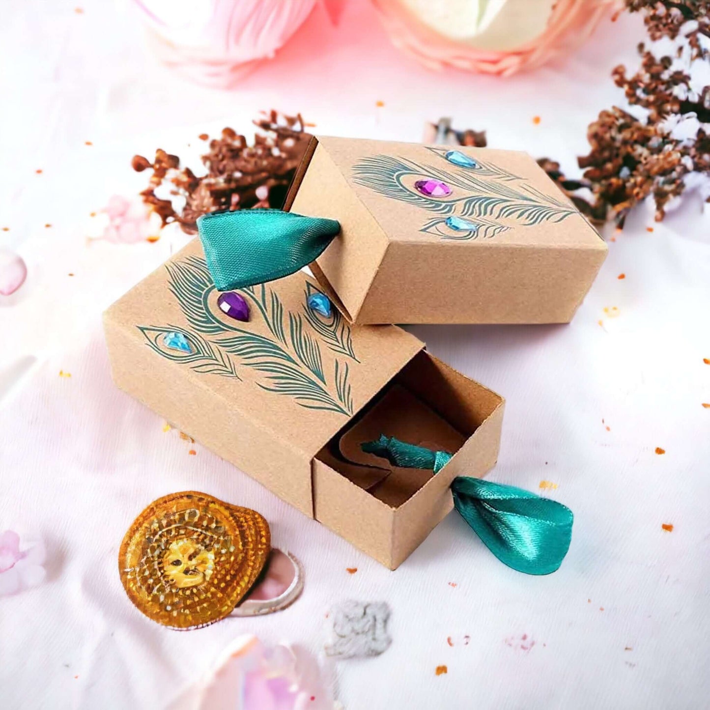 Set of 5 peacock feather candy boxes: The elegant eye-catcher for every occasion!