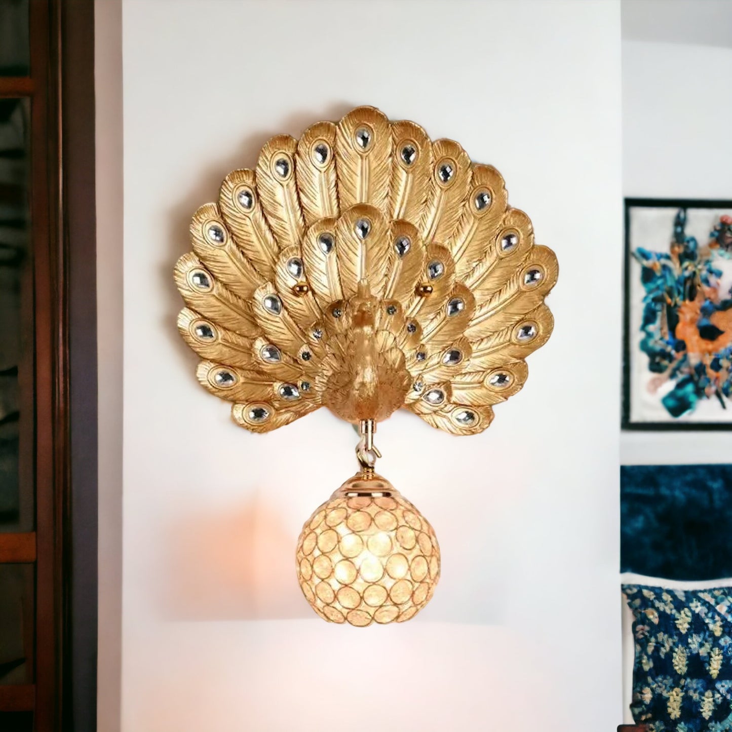 Kreativität trifft auf Pfauen-Design – Edle Wandlampe für den besonderen Flair